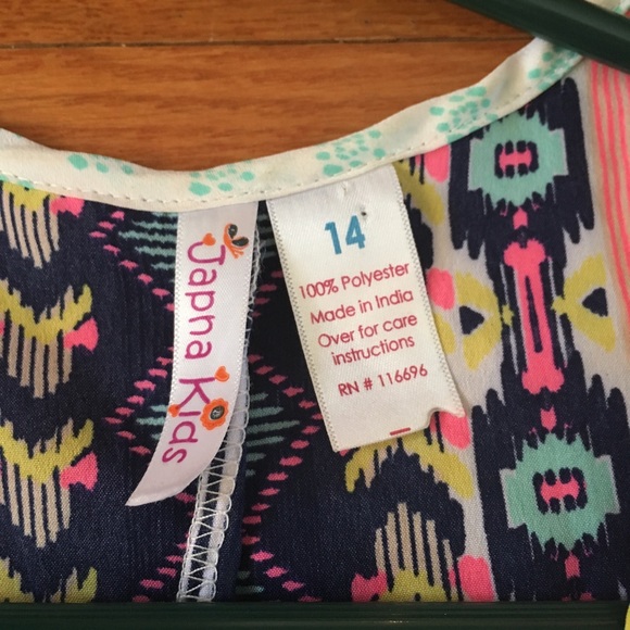 Asymmetrical tank with bright color and fun print - Picture 2 of 2